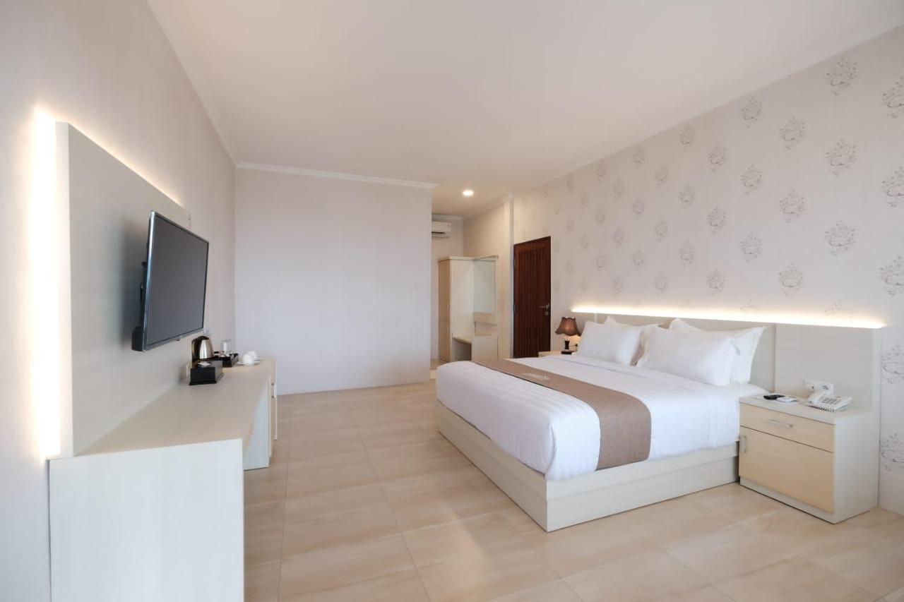 Bukit Indah Doda Hotel & Resorts Palu Exteriör bild