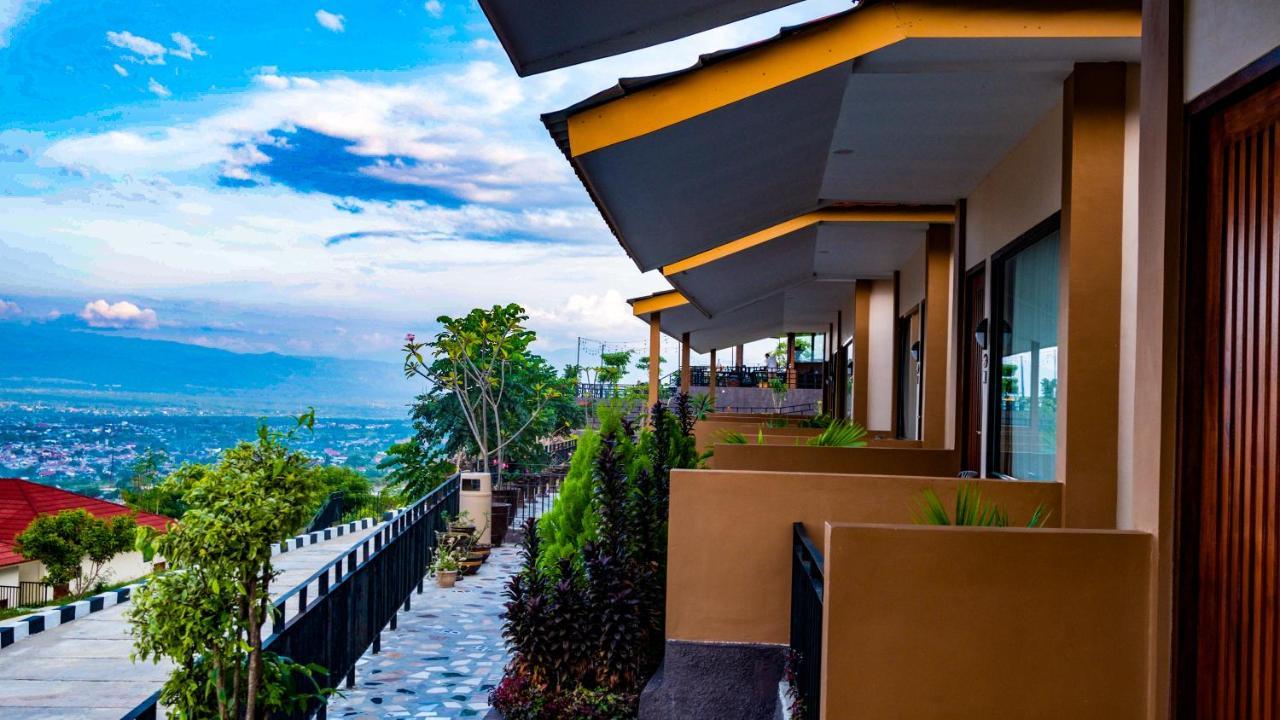 Bukit Indah Doda Hotel & Resorts Palu Exteriör bild