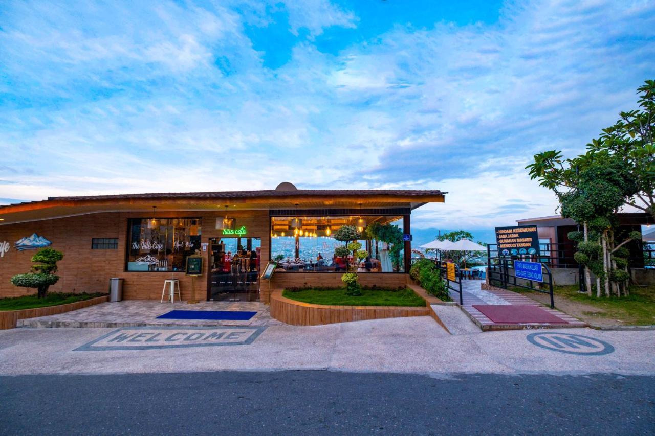 Bukit Indah Doda Hotel & Resorts Palu Exteriör bild