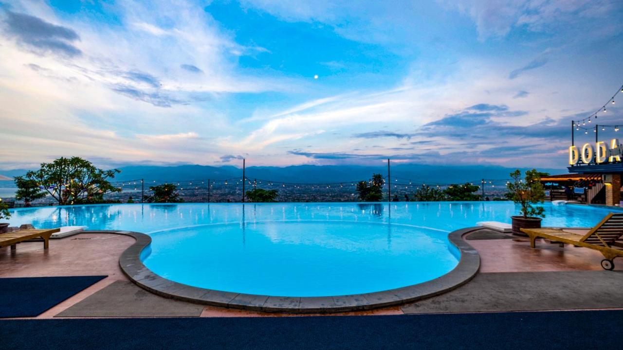 Bukit Indah Doda Hotel & Resorts Palu Exteriör bild