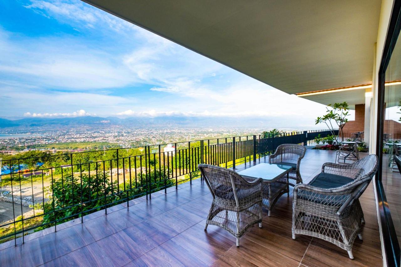 Bukit Indah Doda Hotel & Resorts Palu Exteriör bild