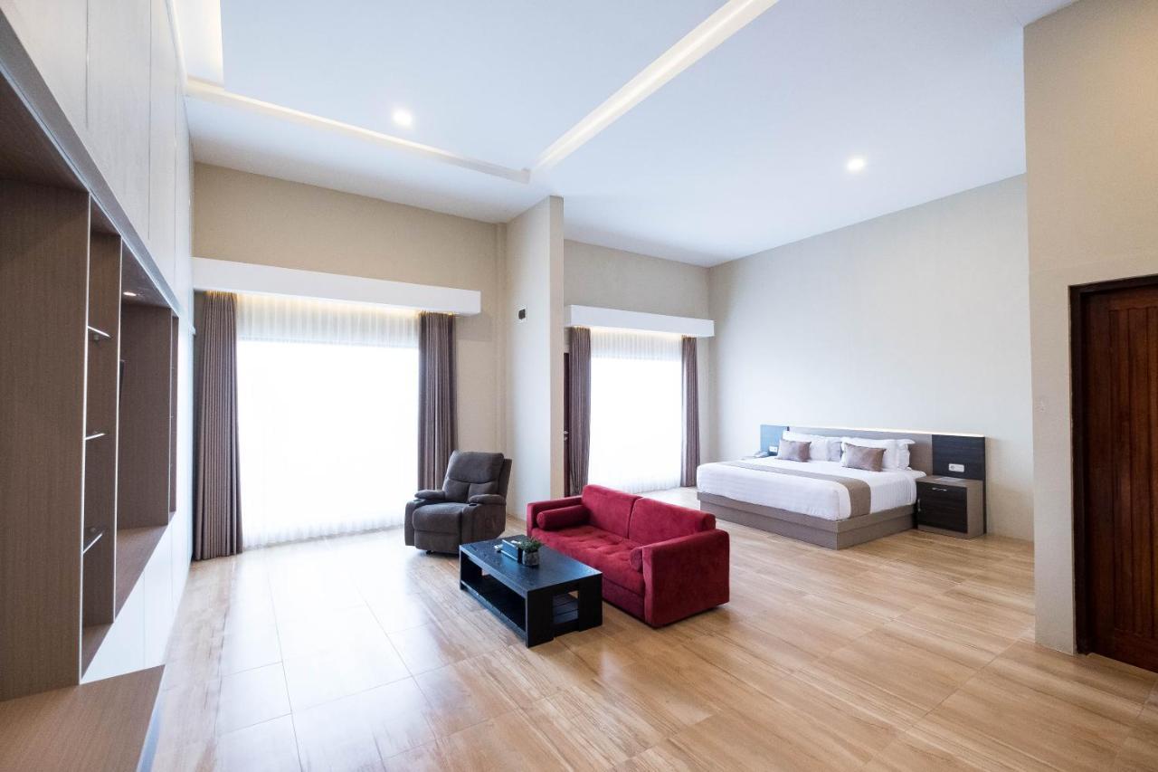 Bukit Indah Doda Hotel & Resorts Palu Exteriör bild
