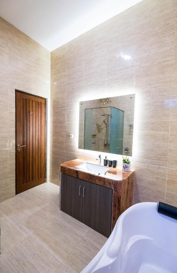 Bukit Indah Doda Hotel & Resorts Palu Exteriör bild