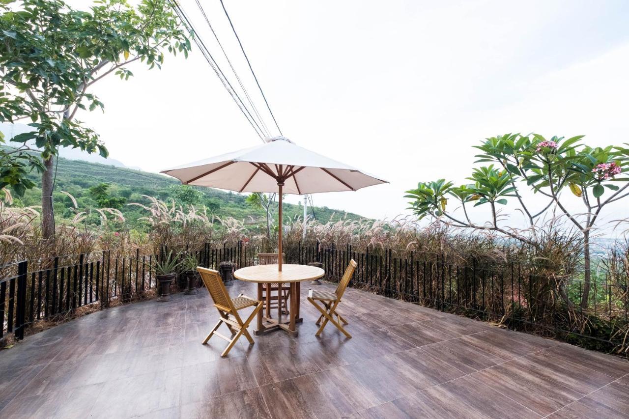 Bukit Indah Doda Hotel & Resorts Palu Exteriör bild